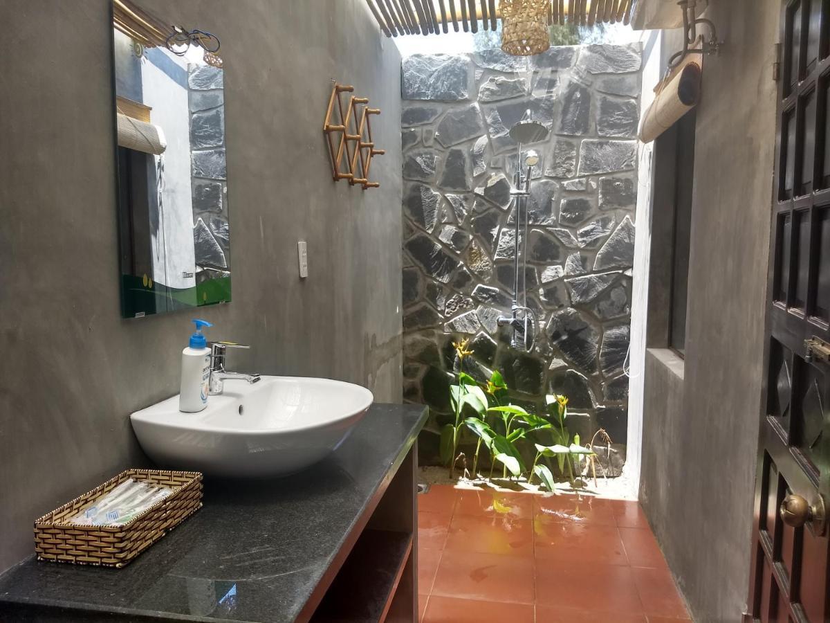 The Seaside Bungalow Hostel And Bar Hoi An Exterior photo